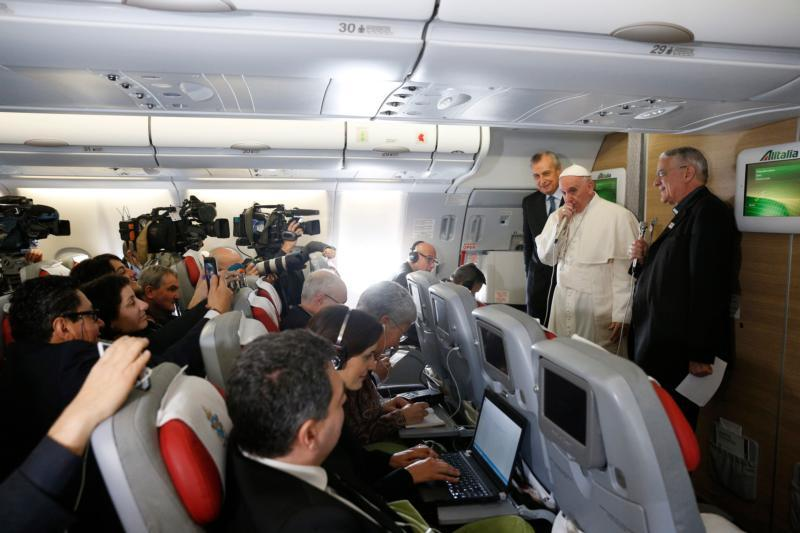 Illustration for article titled American Airlines is going to screw all of us into even worse legroom on planes